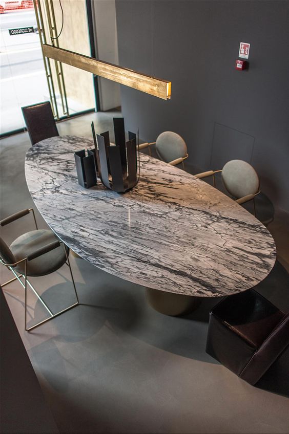 рабочий стол из мрамора