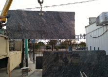Поступление украинского гранита на склад в Севастополе